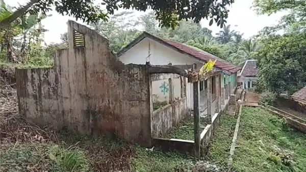 Kondisi bangunan SDN Tegalega Desa Cijulang, Kecamatan Jampangtengah. (Sumber : Istimewa.).