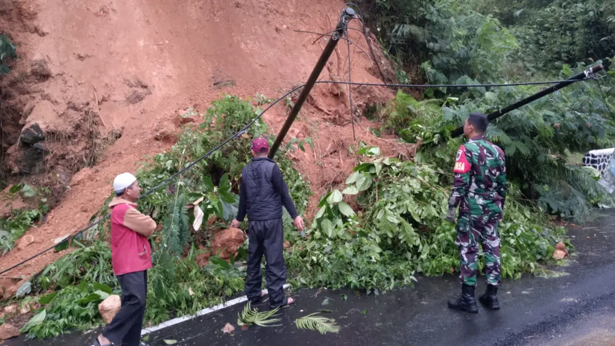 Akses Jabar Banten Penghubung Sukabumi Lebak Tertimbun Longsor