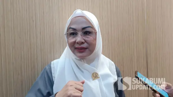 Anggota DPRD Kabupaten Sukabumi, Rika Yulistina saat diwawancarai sukabumiupdate.com pada Jumat (12/9/20250) (Sumber: SU/Ilyas Supendi)