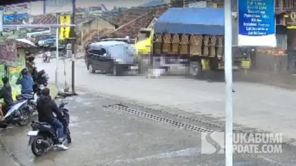 Kecelakaan truk oleng di jalan raya Pelda Cikembar Kabupaten Sukabumi Jawa Barat (Sumber: cctv)