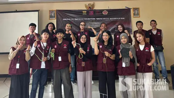 Mahasiswa KKN 71 Universitas Nusa Putra usai penutupan kegiatan KKN di Desa Mekarjaya, Kecamatan Kabandungan, Kabupaten Sukabumi, (Sumber: Nusa Putra)