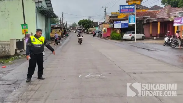 Polisi saat olah TKP kecelakaan truk oleng di Cikembar Sukabumi. (Sumber Foto: Dok. Satlantas Polres Sukabumi)