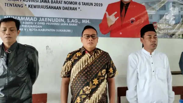 Anggota DPRD Jawa Barat, Muhammad Jaenudin, saat sosialisasi Perda 6/2019 tentang Kewirausahaan Daerah di Damareja, Nagrak, Sukabumi, Jumat (12/9/2025) | Foto : Tim ADC