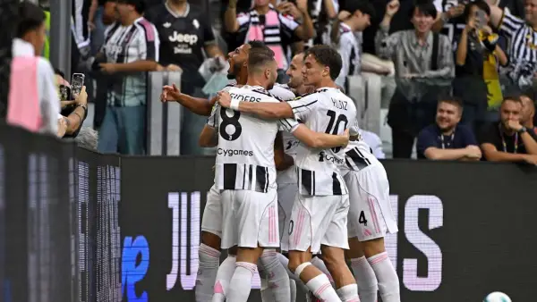 Pemain Juventus merayakan gol Lloyd Kelly pada menit ke-14. (Sumber: web/juvetus.com)