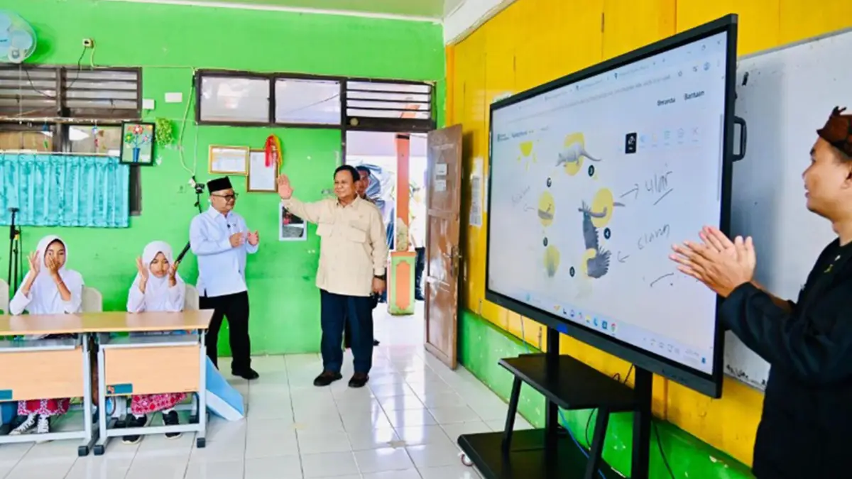Pengadaan Smart TV untuk 330 Ribu Sekolah Dikritik: Berisiko Korupsi dan Tak Tepat Sasaran