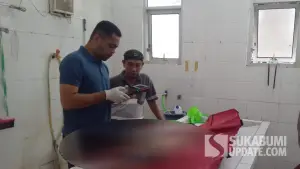 Proses identifikasi mayat pria tanpa identitas di RSUD Pelabuhanratu Sukabumi (Sumber: Dok Balawista)