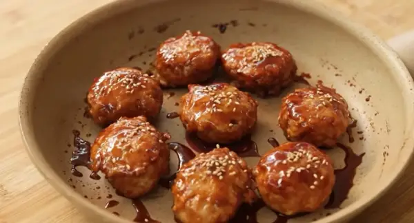 Resep Bola Ayam Jepang, Ide Menu Menarik Untuk Bekal Anak atau Ke Kantor (Sumber : Youtube | Devina Hermawan)