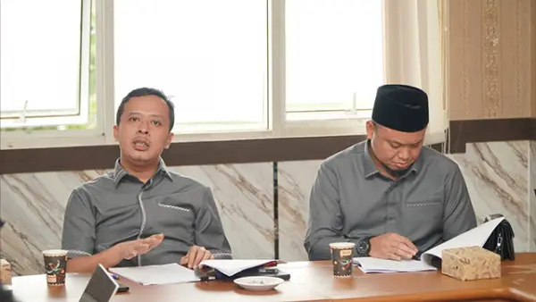 Anggota Komisi II DPRD Kabupaten Sukabumi, Bayu Permana. (Sebelah Kiri). (Sumber : Dok DPRD).