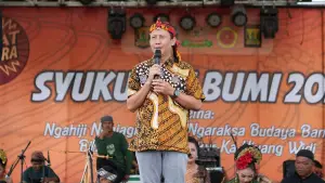 Anggota Komisi IV DPR RI Fraksi PKS drh Slamet menghadiri Syukuran Bumi di Desa Pasirpanjang, Kecamatan Ciracap, Kabupaten Sukabumi, Minggu (14/9/2025). | Foto: Tim drh Slamet