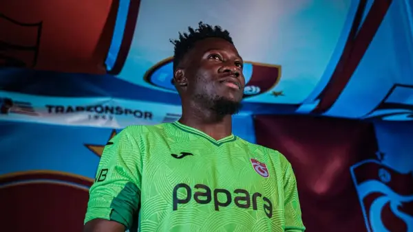 Andre Onana diperkenalkan oleh klub Turki Trabzonspor ke publik setelah dipinjamlam oleh Manchester United (Sumber: Instagram/@trabzonspor)