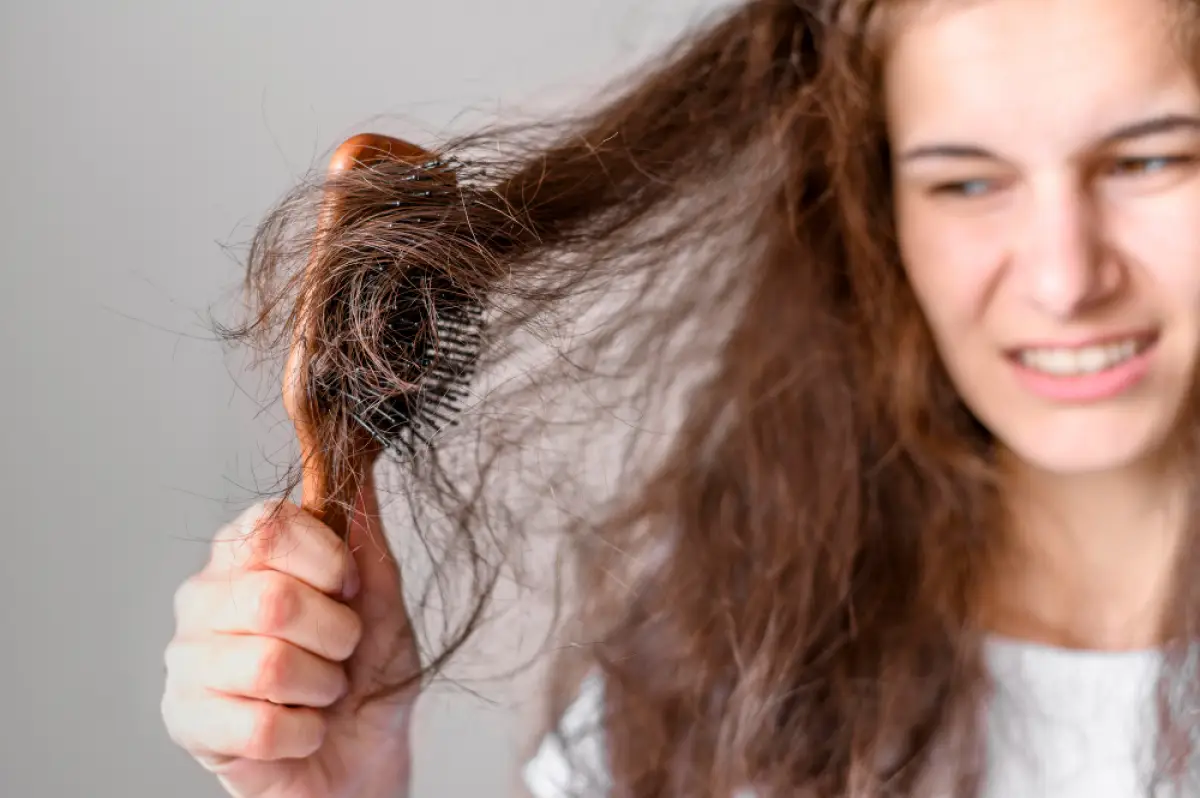 7 Cara Alami Mengatasi Rambut Rontok agar Tumbuh Lebih Kuat dan Sehat