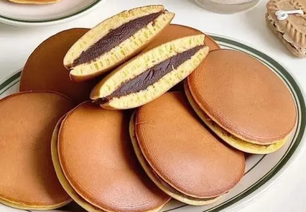 Dorayaki kue tradisional Jepang yang terkenal berkat karakter Doraemon (Sumber : X/@eatsimple_x)