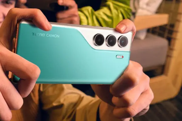 TECNO Camon 40 Pro 5G, Smartphone dengan kamera 50MP OIS, layar 144Hz, chipset Dimensity 7300, dan baterai 5200mAh. Pilihan terbaik di kelasnya. (Sumber Foto: tecno-mobile.com)