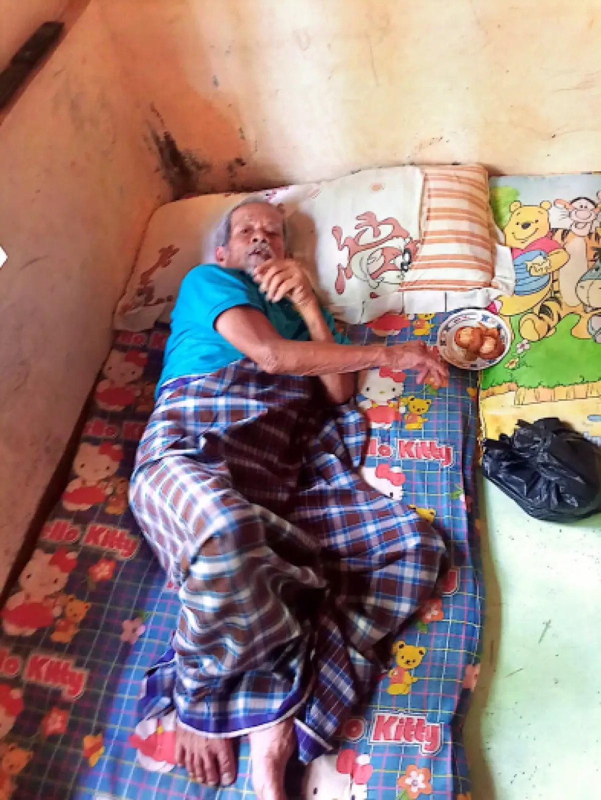 Isak Iskandar (74), warga Kampung Cibodas RT 013/005, Desa Bojonggenteng, Kecamatan Bojonggenteng, Kabupaten Sukabumi.
