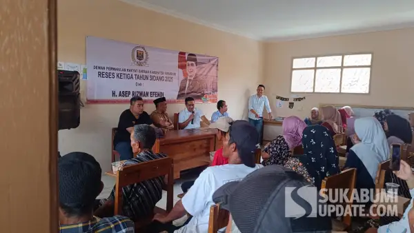 Suasana reses Anggota DPRD Kabupaten Sukabumi Asep Rizwan Effendi di Desa Sukamaju, Kecamatan Cikakak. (Sumber Foto: SU/Ilyas)