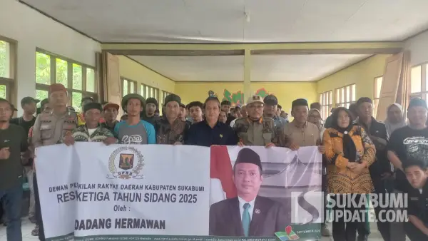 Kegiatan reses ketiga DPRD Kabupaten Sukabumi dari Fraksi PKB Dadang Hermawan di Desa Cikangkung, Kecamatan CIracap, Kabupaten Sukabumi. Selasa (16/9/2025). (Sumber: SU/Ragil Gilang)