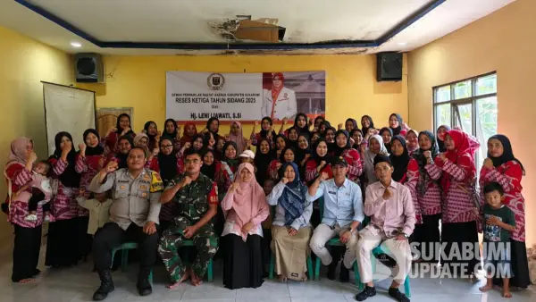 Kegiatan reses ketiga, Anggota DPRD Kabupaten Sukabumi, Leni Liawati di Desa Margalaksana, Kecamatan Cikakak, Kabupaten Sukabumi. Sekasa (16/9/2025). (Sumber: SU/Ilyas Supendi)