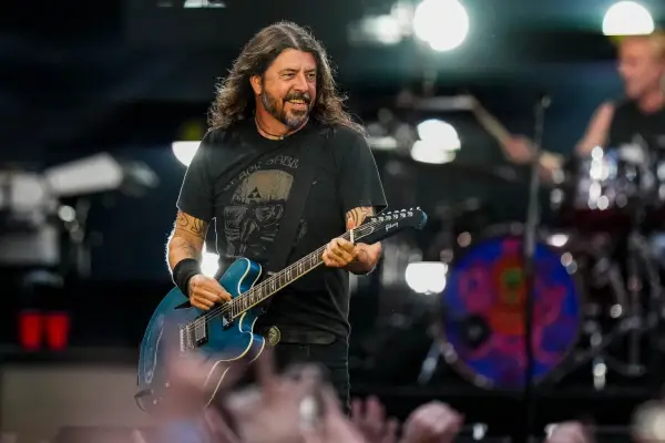 Foo Fighters secara resmi merekrut Ian Rubin, drummer handal dari Nine Inch Nails, untuk mengisi kekosongan drum pada tur Asia mereka yang akan datang. (Sumber Facebook: Foo Fighters)