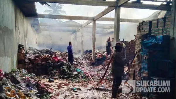 Kondisi gudang sembako di Pasar Surade Sukabumi pascakebakaran. (Sumber Foto: Istimewa)