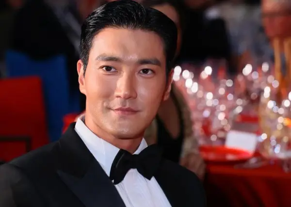Siwon Super Junior Klarifikasi Soal Postingan Belasungkawa atas Kematian Charlie Kirk (Sumber : Instagram/@siwonchoi)