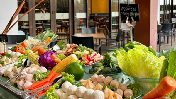 Nikmati All You Can Eat Yong Tau Fu di Laska Hotel Sukabumi. Cocok untuk quality time bareng keluarga atau teman tercinta. (Sumber : Laska Hotel Sukabumi).