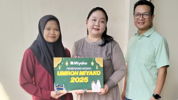 Satu dari 7  konsumen terpilih program umroh miyako (Sumber: dok miyako)