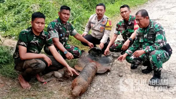Mortir berdaya ledak tinggi diduga peninggalan perang dunia kedua ditemukan petani di Desa Cijangkar, Kecamatan nyalindung, Kabupaten Sukabumi. Selasa (16/9/2025). (Sumber: Dok : Warga)