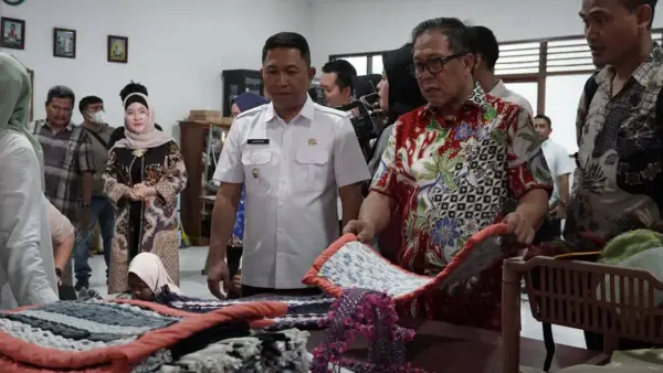 Wakil Bupati Sukabumi, Andreas, saat mendampingi Kunker Komisi VIII DPR RI  di Sekolah Rakyat 7 Sukabumi | Foto : Dokpim