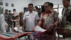 Wakil Bupati Sukabumi, Andreas, saat mendampingi Kunker Komisi VIII DPR RI  di Sekolah Rakyat 7 Sukabumi | Foto : Dokpim