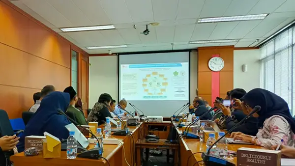 Lembaga Wakaf Doa Bangsa bersama OJK membahas pengembangan produk inovatif berbasis wakaf uang temporer, yaitu Cash Waqf Linked Deposit. (Sumber : Dok Lembaga Wakaf Doa Bangsa).