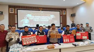 Konferensi pers Satnarkoba Polres Sukabumi, Kamis (18/09/2025), berhasil ungkap 150 kasus penyalahgunaan narkotika dan obat keras terbatas (OKT). | SU/Ilyas