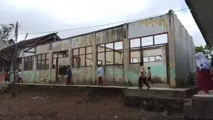 Kondisi memprihatinkan ruang kelas SDN Cilimus, Jampangtengah Sukabumi. (Sumber Foto: Istimewa)