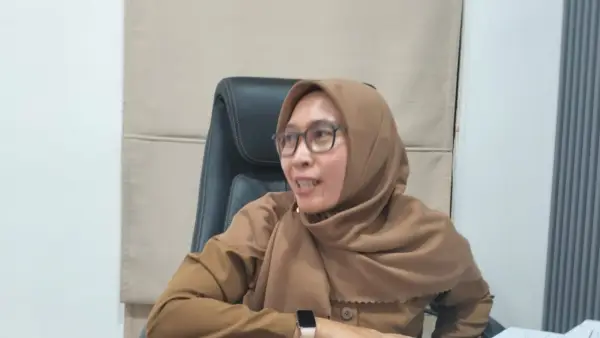 Kepala Bidang Penelitian dan Pengembangan (Litbang) Badan Perencanaan Pembangunan Daerah (Bappeda) Kota Sukabumi, Wahyu Retnaningtyas Utami  saat diwawancarai. (Sumber: SU)