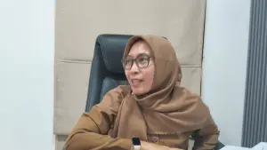 Kepala Bidang Penelitian dan Pengembangan (Litbang) Badan Perencanaan Pembangunan Daerah (Bappeda) Kota Sukabumi, Wahyu Retnaningtyas Utami  saat diwawancarai. (Sumber: SU)