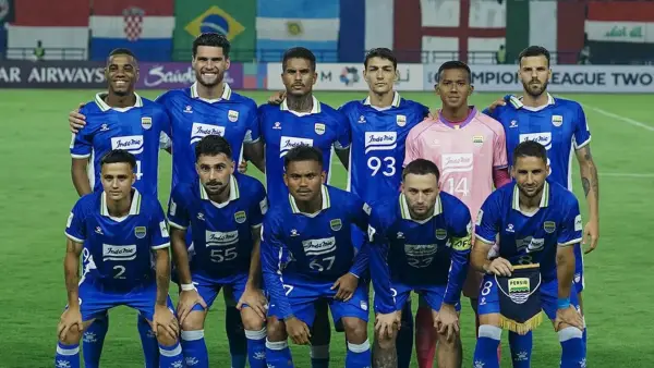 Starting line up Persib Bandung di laga perdana ACL Two saat menghadapi Lion City Sailors. (Sumber: Instagram/@persib)