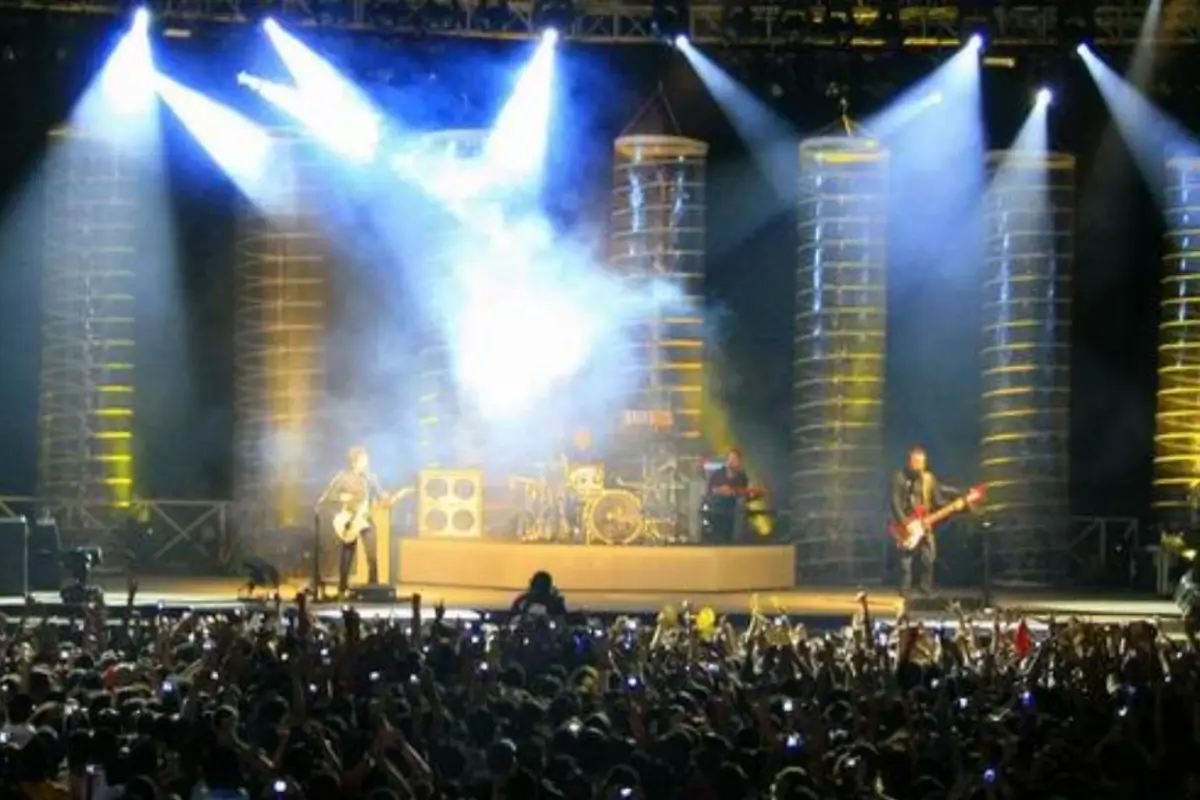 Dari Tennis Indoor Senayan ke Carnaval Ancol, Evolusi Spektakuler Konser Muse di Indonesia