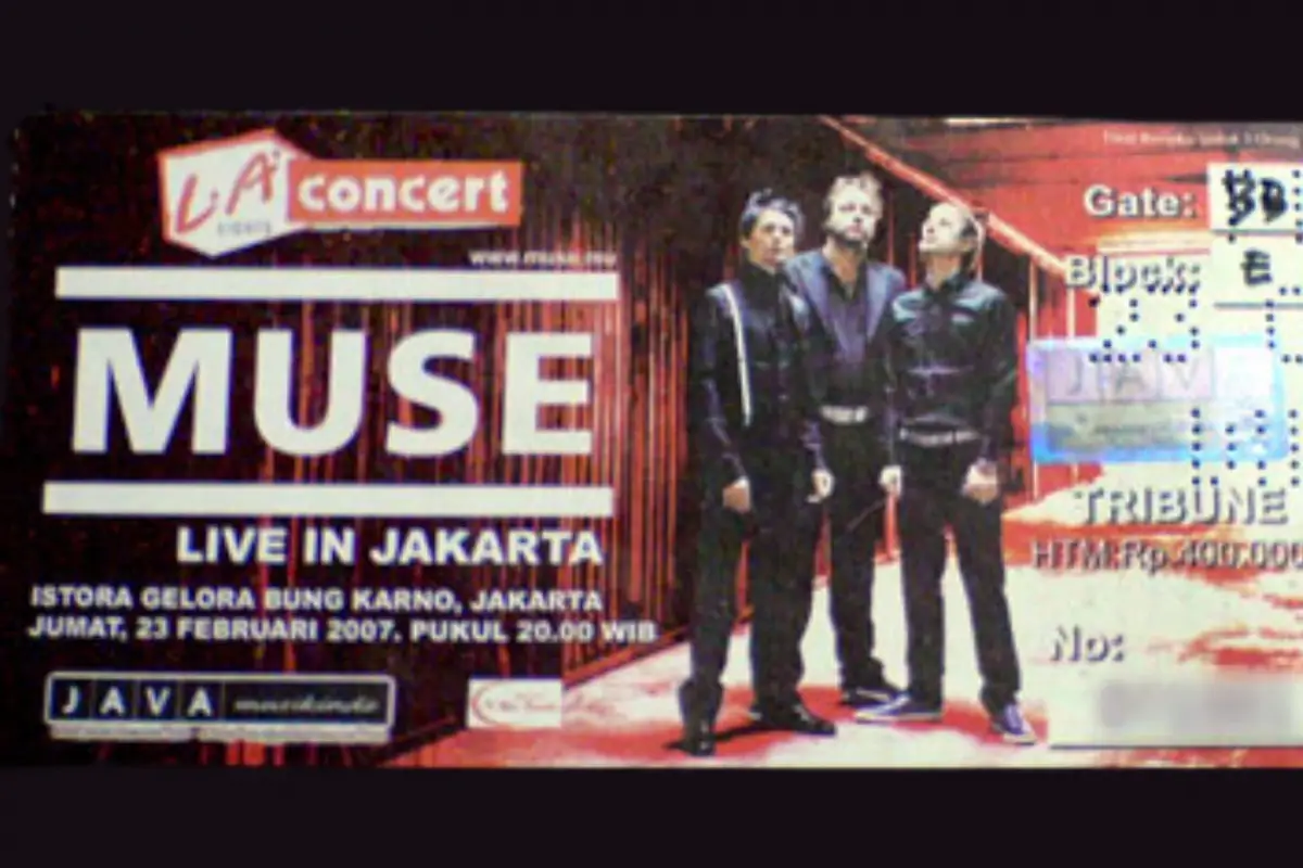 konser Muse di Jakarta, 15 April 2007. Sebuah artefak berharga bagi para kolektor dan penggemar setia yang telah menyimpannya hingga sekarang sebagai kenang-kenangan.