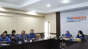 Zoom meeting Kepala Diskominfo Kota Sukabumi Endah Aruni beserta jajaran ASN pada Bidang Statistik, Persandian dan Keamanan Informasi (Stadiksi) (Sumber : dok portal kota sukabumi)
