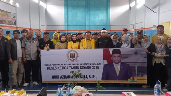 Ketua DPRD Kabupaten Sukabumi, Budi Azhar Mutawali, saat kegiatan Reses ke-3 Tahun 2025 di GOR PGRI Desa Pabuaran, Kecamatan Pabuaran, pada Kamis, 18 September 2025. (Sumber : Dok Tim Creative Budi Azhar Mutawali).