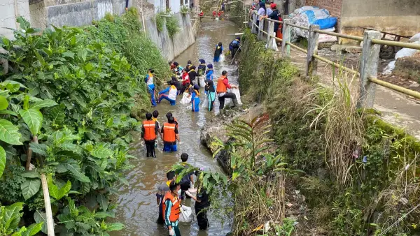aksi bersih-bersih yang bertepatan dengan World Cleanup Day 2025 itu, sekitar 200 kilogram sampah berhasil diangkat hanya dalam waktu satu jam. (Sumber: dok panitia)