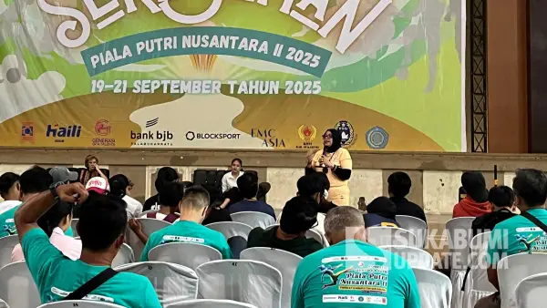 Sekretaris DP3A Kabupaten Sukabumi Anita Mulyani, saat menjadi pembicara di sarasehan Turnamen Piala Putri Nusantara II. (Sumber Foto: SU/Turangga Anom)