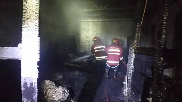 Kondisi laundry di kompleks SMA Pesantren Unggul Albayan usai terbakar | Foto : Damkar