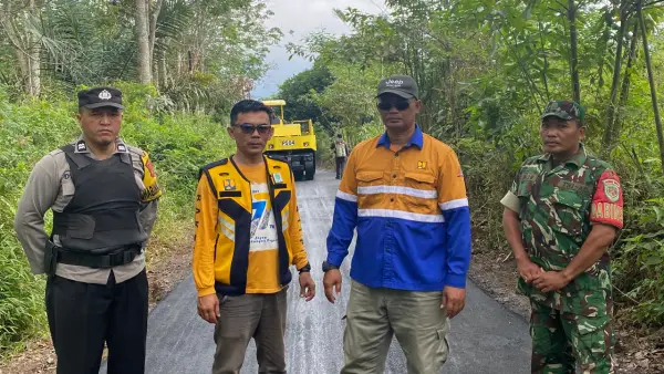 Hotmix Jalan ruas Purabaya - Cimanggu Kabupaten Sukabumi | Foto : Dok. UPTD