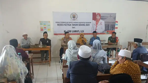 Anggota Komisi III DPRD Kabupaten Sukabumi, Leni Liawati, menyerap aspirasi FKDT dan masyarakat Cisolok, dalam Reses ke III Tahun 2025. (Sumber : Istimewa.).
