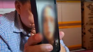 RR, Gadis Sukabumi Korban TPPO di China saat melakukan panggilan video. (Sumber : Dok Kumparan).