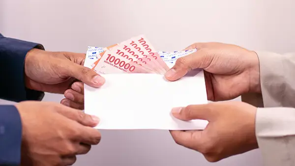 Ilustrasi - Upah Minimum Kota (UMK) Kota Sukabumi tahun 2026 ditetapkan sebesar Rp3.192.807 dan mulai berlaku pada 1 Januari 2026. (Sumber : Pexels.com/@Defrino Maasy)