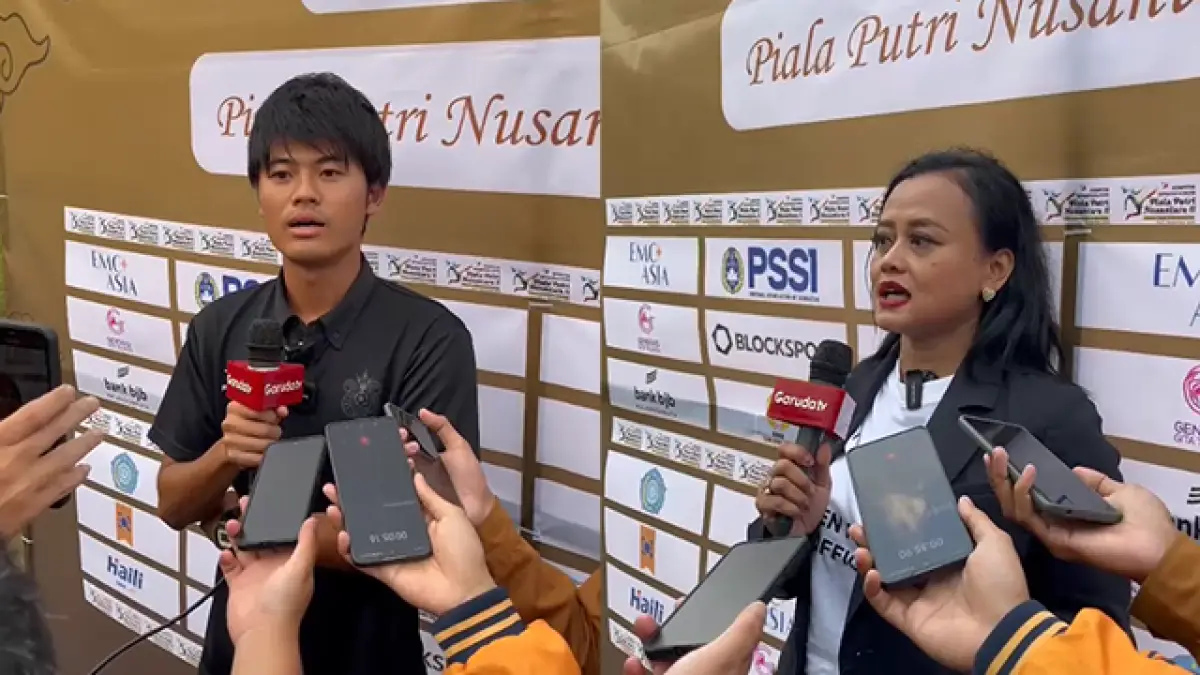 Naoki Motegi, talent scouting dari Shonan Bellmare (J-League Sebelah Kiri) dan President Director EMC Asia, Esti Puji Lestari (Sebelah Kanan)