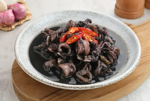 Tampilan Tumis Cumi Hitam Pedas, cocok untuk menu makan siang maupun makan malam (Sumber : X/@eatsimple_x)