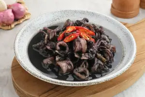 Tampilan Tumis Cumi Hitam Pedas, cocok untuk menu makan siang maupun makan malam (Sumber : X/@eatsimple_x)