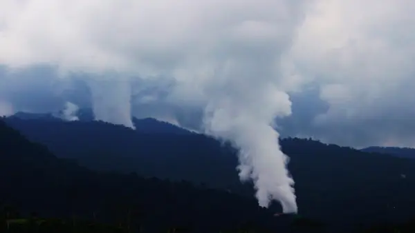 Pemanfaat uap panas bumi di kawasan taman nasional halimun salak (Sumber: dok independen id)